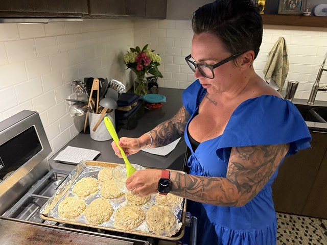 Makin crab cakes
